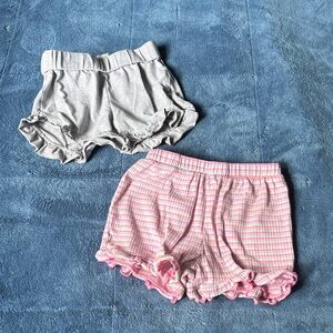 Set of Two Ruffled Shorts - Gray and Pink- size 4
